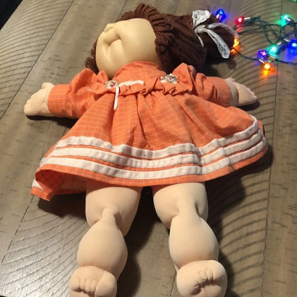 1985 Cabbage 🥬 Patch Doll signed with original dress.